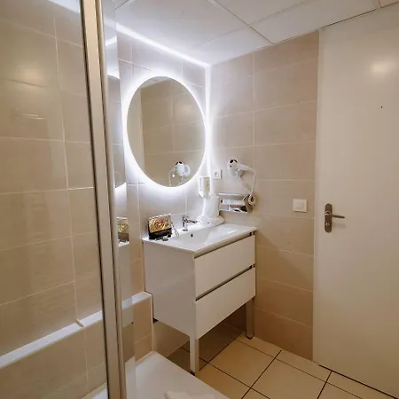 Zenitude Hôtel-Résidences Clarion Toulouse Le Parc de l'Escale 4*