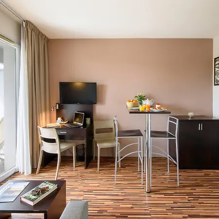 Apartahotel Zenitude Hôtel-Résidences Clarion Toulouse Le Parc de l'Escale 4*