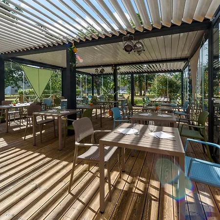 Hotel Zenitude Hôtel-résidences Le Parc De L'escale 4*