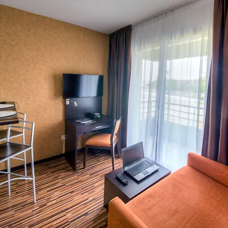 Zenitude Hôtel-résidences Le Parc De L'escale Hotel